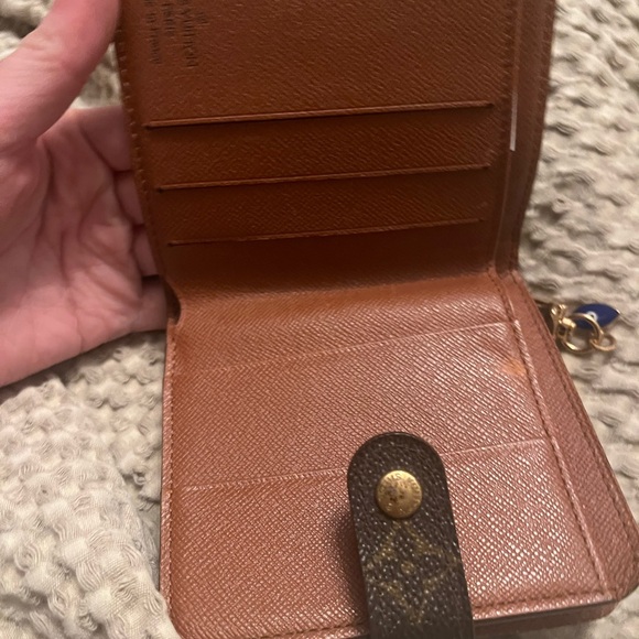 Authentic Louis Vuitton wallet - Picture 4 of 4